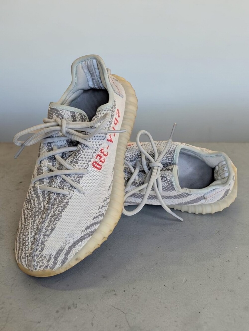 Adidas Yeezy Boost 350 V2 Blue Tint Sneakers Men’s 11 Gray White B37571